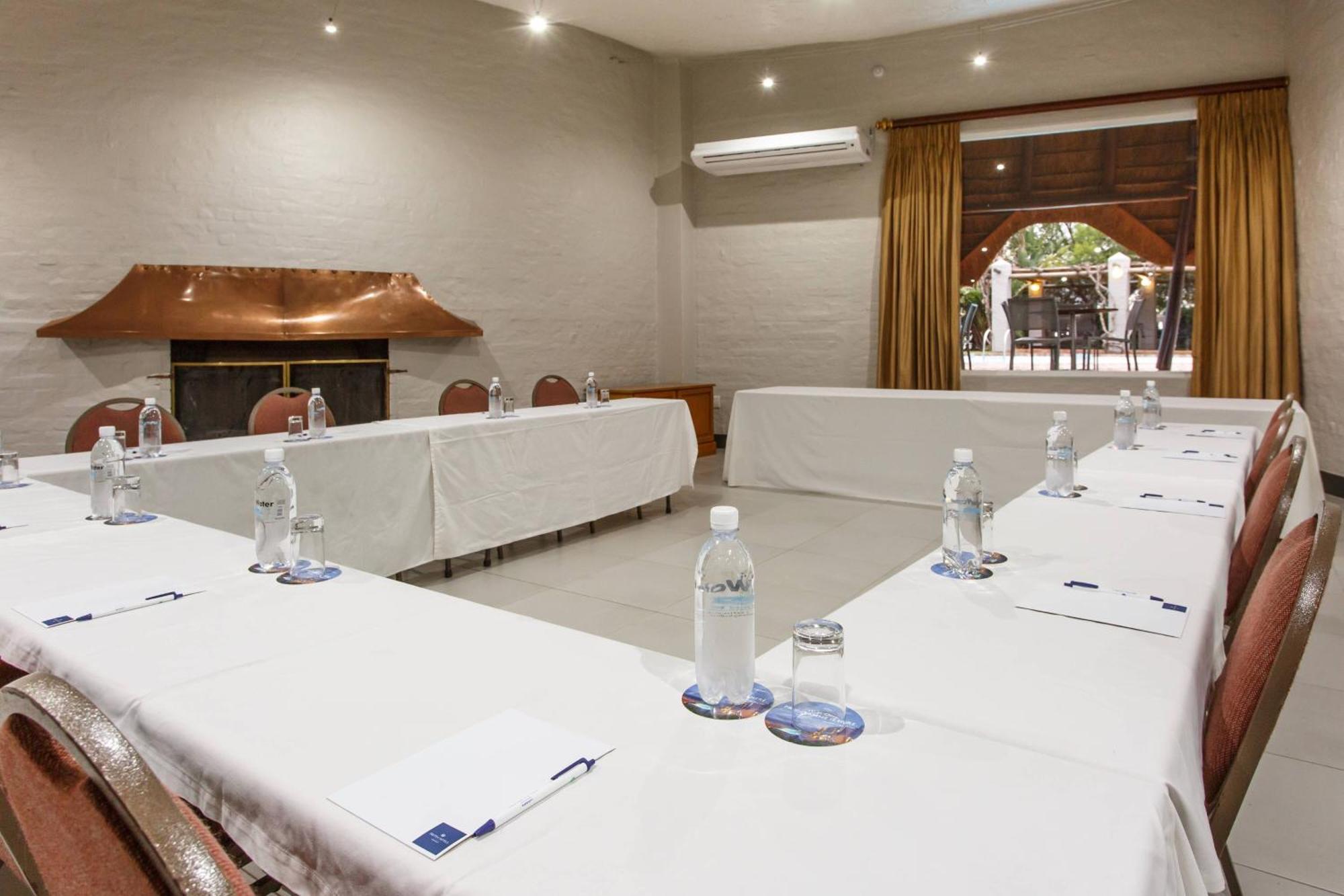 Protea Hotel By Marriott Oudtshoorn Riempie Estate Екстер'єр фото