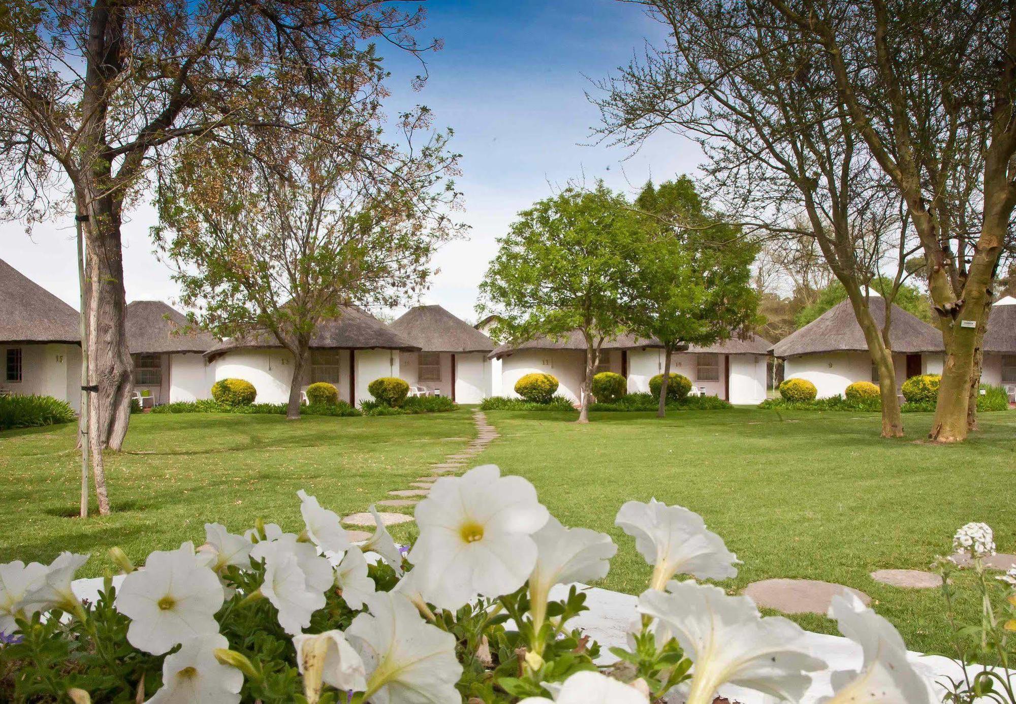 Protea Hotel By Marriott Oudtshoorn Riempie Estate Екстер'єр фото